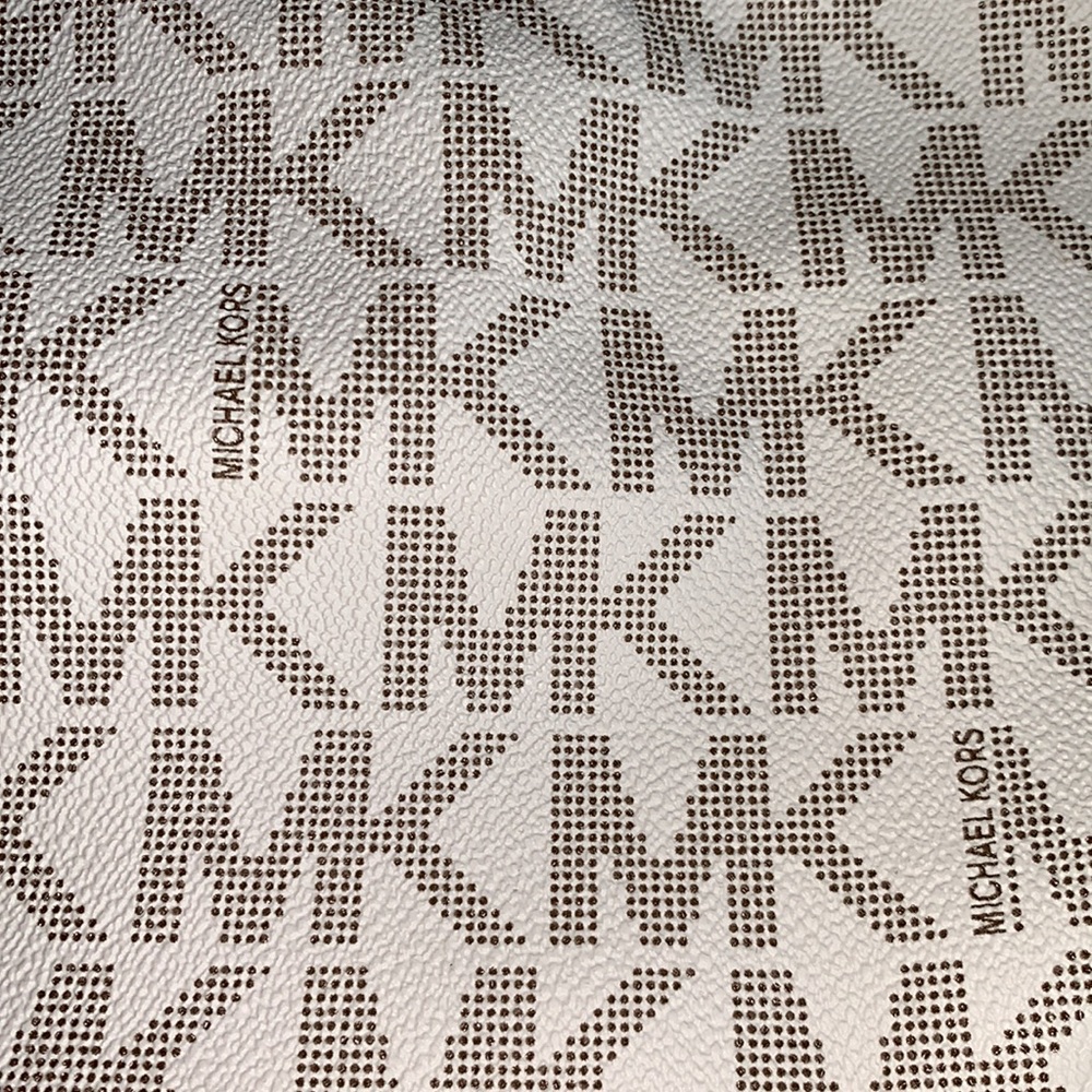 Michael Kors Vanilla purse - Picture 5 of 10